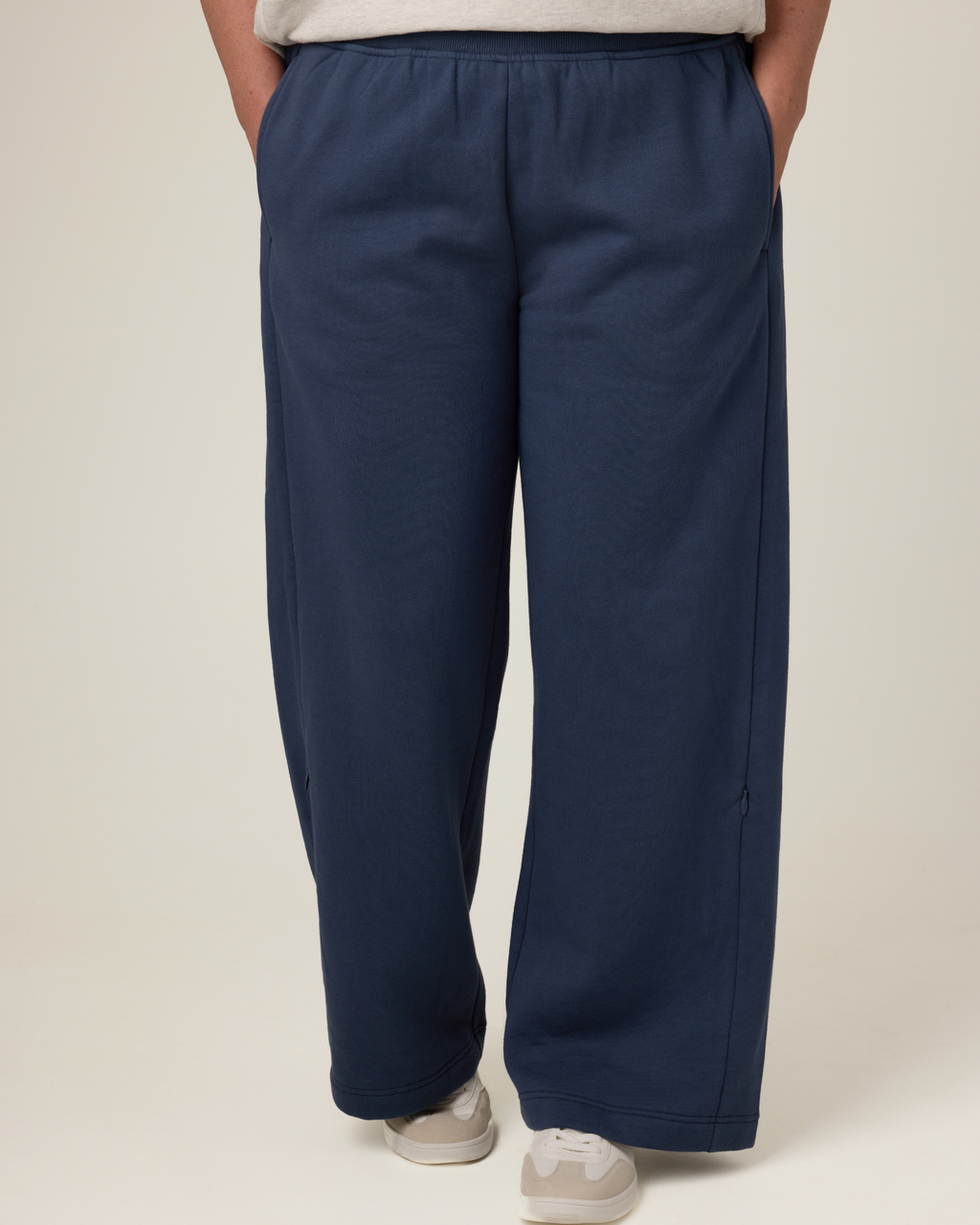 Comfort Access Wide Leg Sweatpant