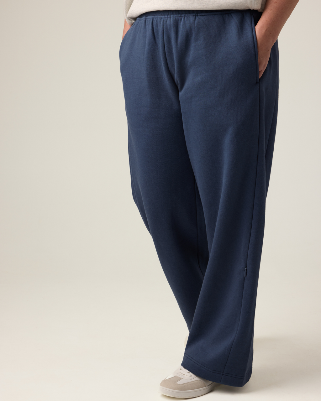 Comfort Access Wide Leg Sweatpant