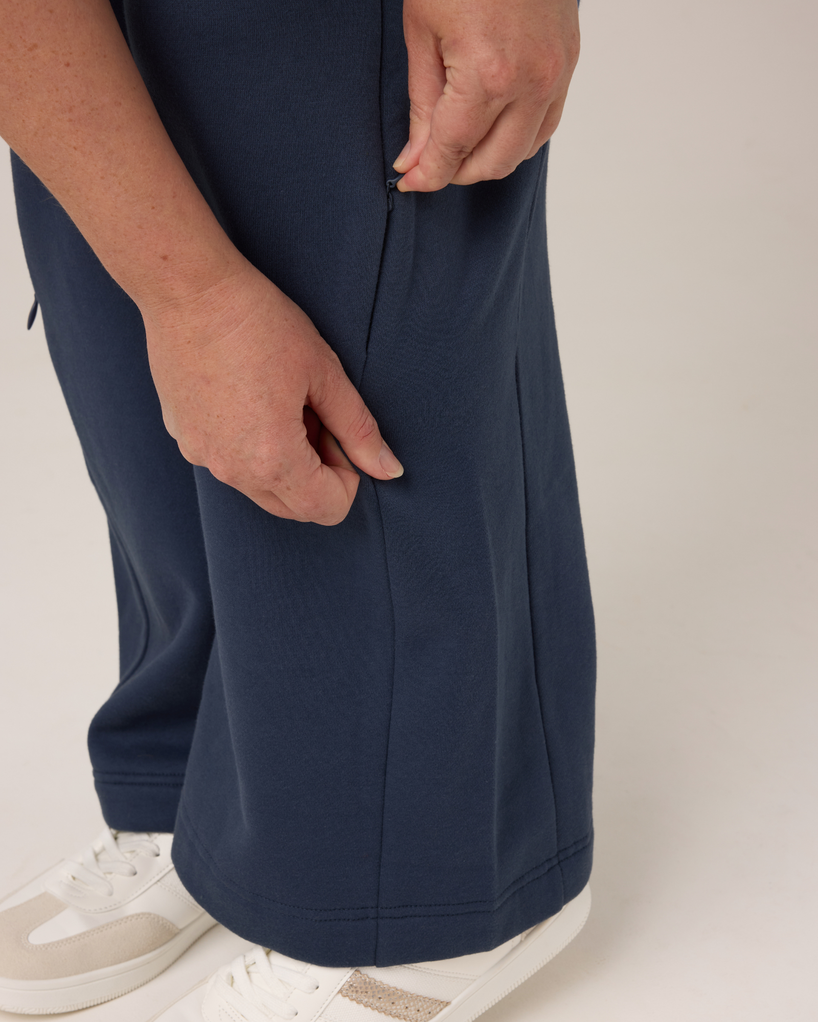 Comfort Access Wide Leg Sweatpant
